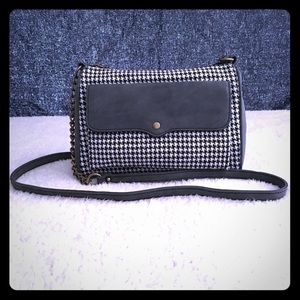 NWT-No Boundaries Houndstooth Crossbody Bag